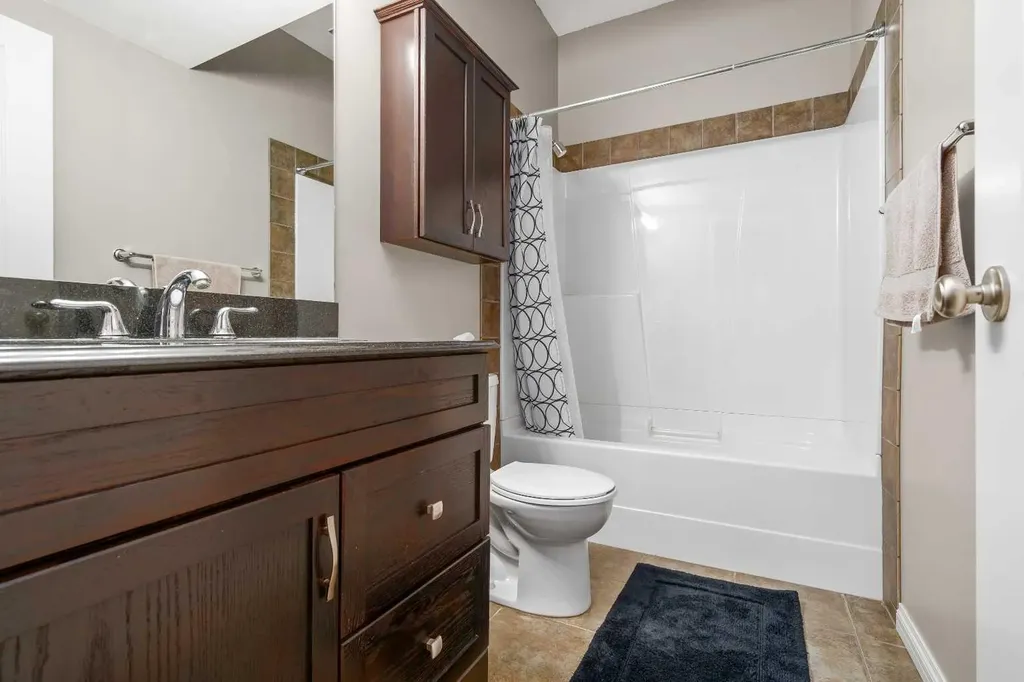 366 Somerset Row SE Medicine Hat AB T1B0H1
