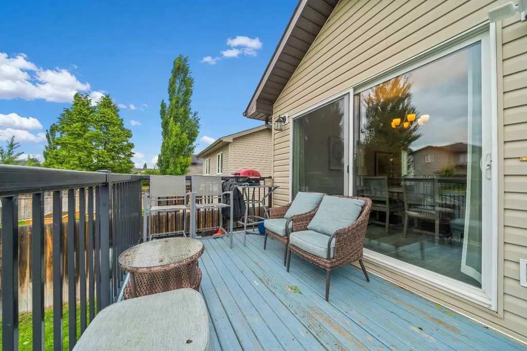 366 Somerset Row SE Medicine Hat AB T1B0H1