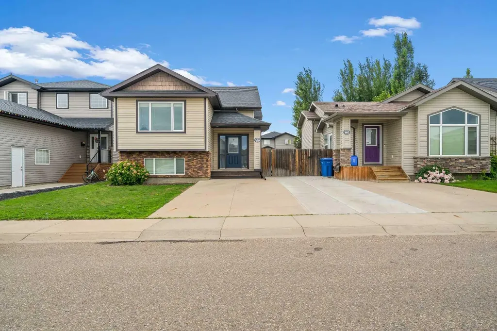 366 Somerset Row SE Medicine Hat AB T1B0H1