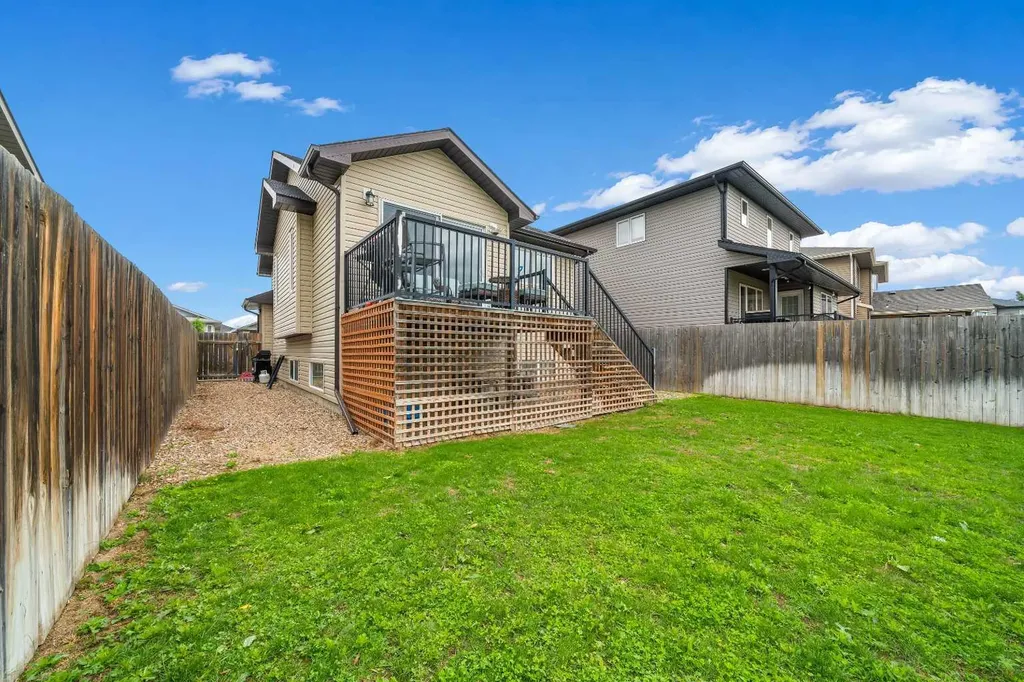 366 Somerset Row SE Medicine Hat AB T1B0H1