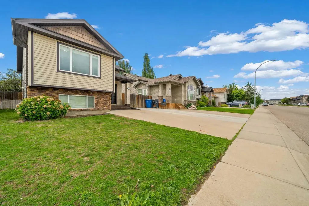 366 Somerset Row SE Medicine Hat AB T1B0H1