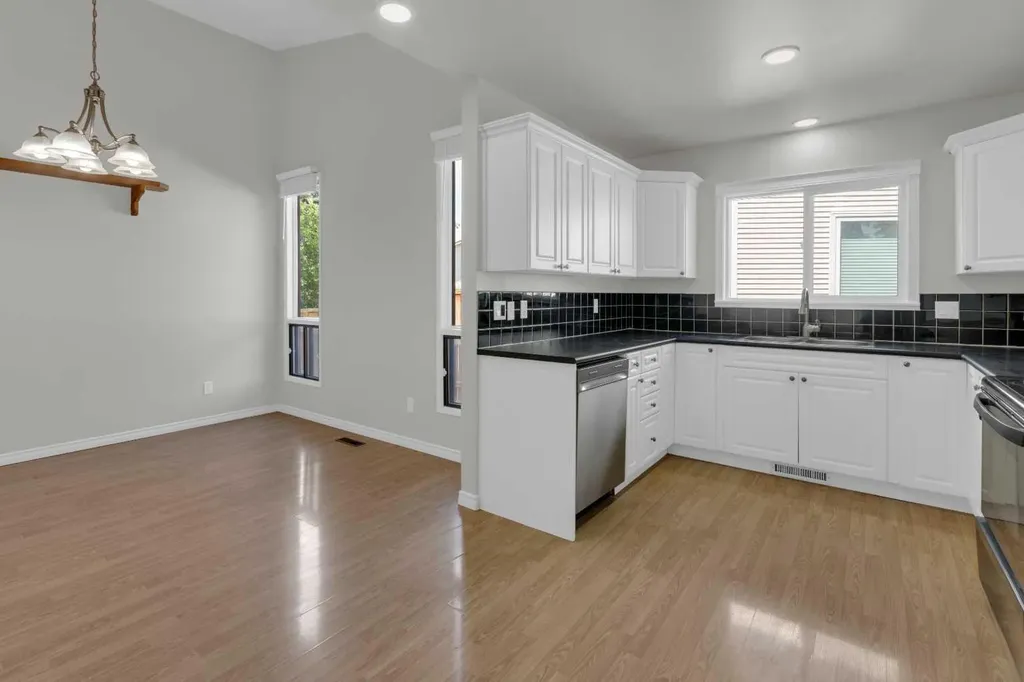 51 Ranchridge Drive NW Calgary AB T3G 1V9