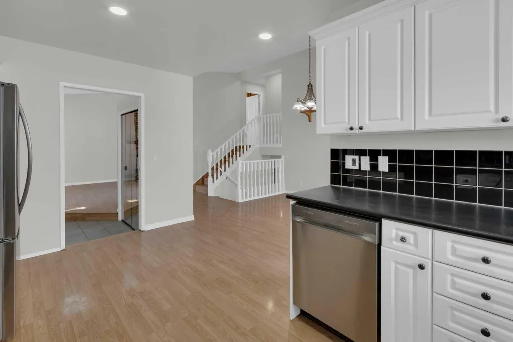 51 Ranchridge Drive NW Calgary AB T3G 1V9
