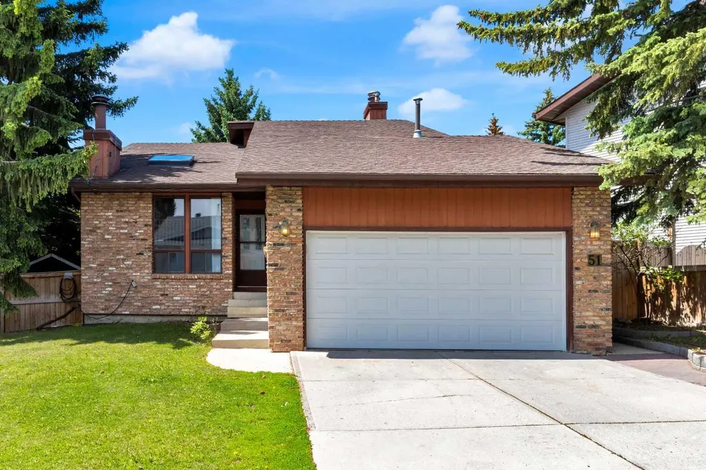 51 Ranchridge Drive NW Calgary AB T3G 1V9