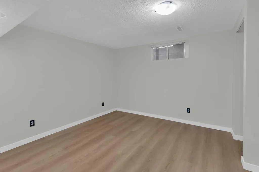 51 Ranchridge Drive NW Calgary AB T3G 1V9