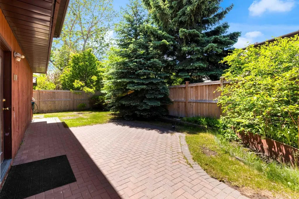 51 Ranchridge Drive NW Calgary AB T3G 1V9