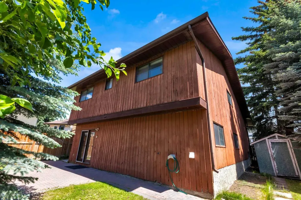 51 Ranchridge Drive NW Calgary AB T3G 1V9