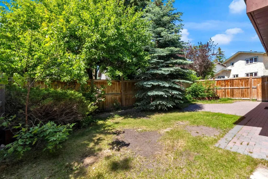 51 Ranchridge Drive NW Calgary AB T3G 1V9