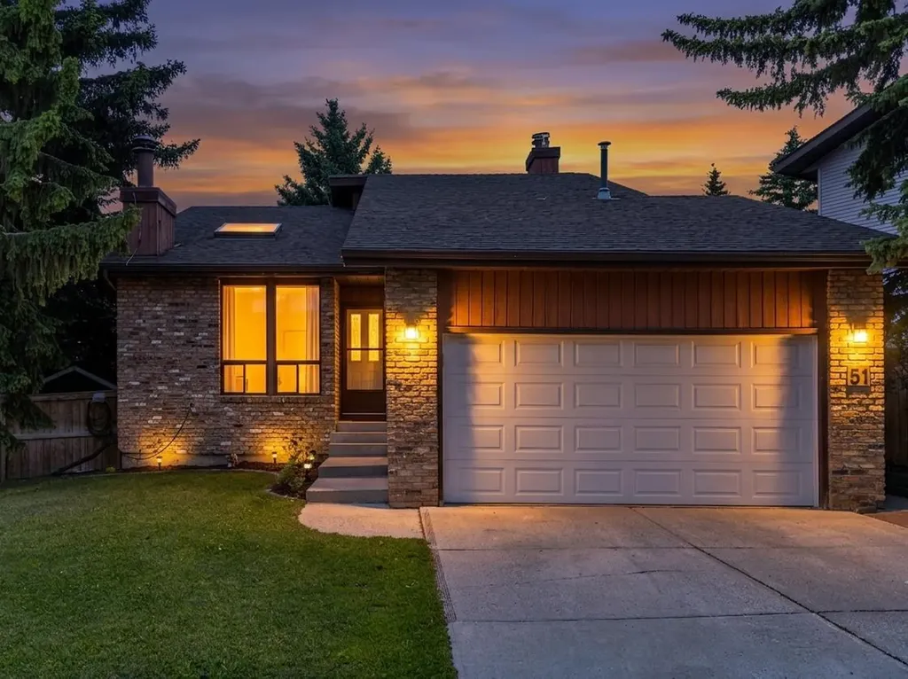 51 Ranchridge Drive NW Calgary AB T3G 1V9