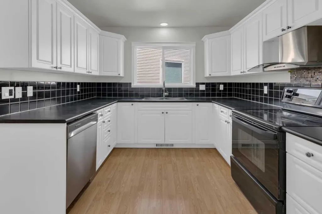 51 Ranchridge Drive NW Calgary AB T3G 1V9