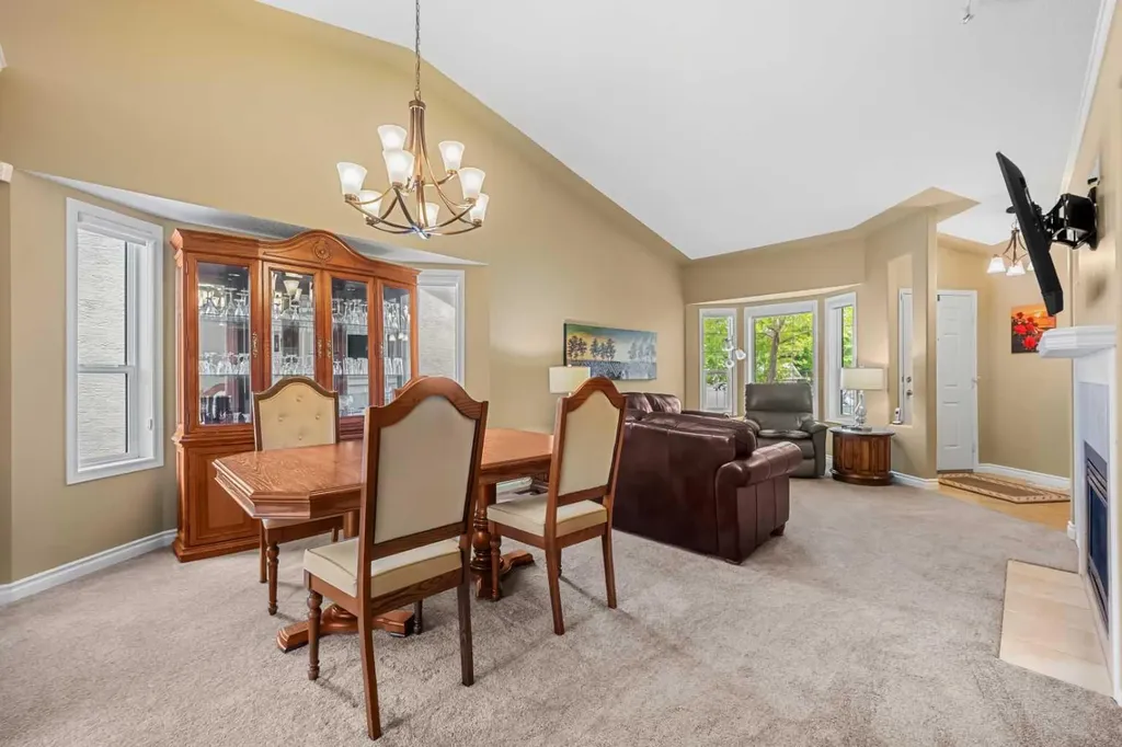 22 Mt Mckenzie Villas SE Calgary AB T2Z 2P9
