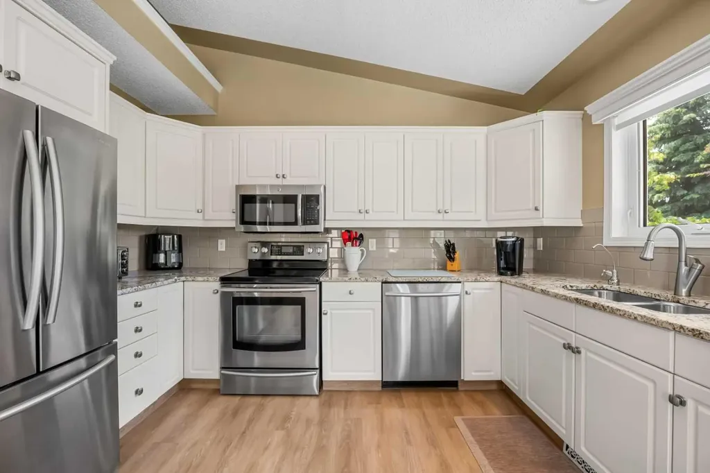 22 Mt Mckenzie Villas SE Calgary AB T2Z 2P9