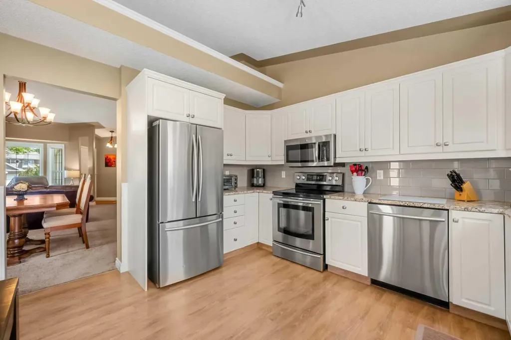 22 Mt Mckenzie Villas SE Calgary AB T2Z 2P9