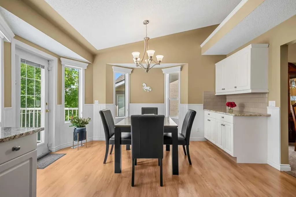 22 Mt Mckenzie Villas SE Calgary AB T2Z 2P9