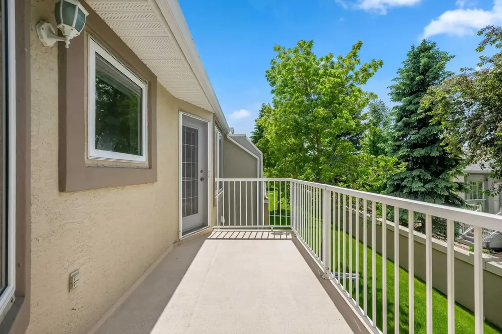 22 Mt Mckenzie Villas SE Calgary AB T2Z 2P9