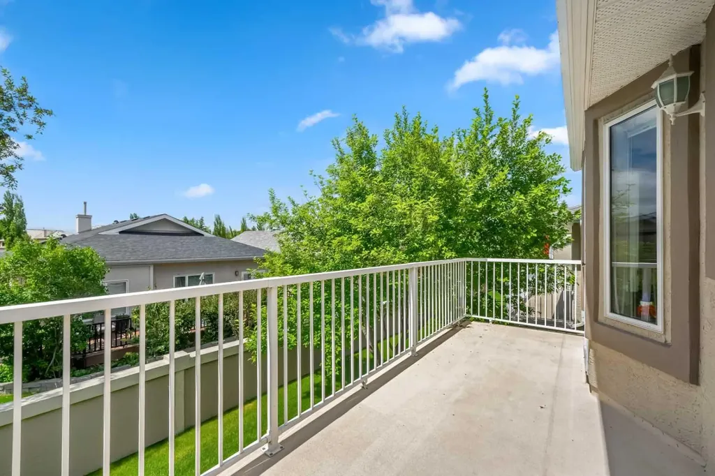 22 Mt Mckenzie Villas SE Calgary AB T2Z 2P9