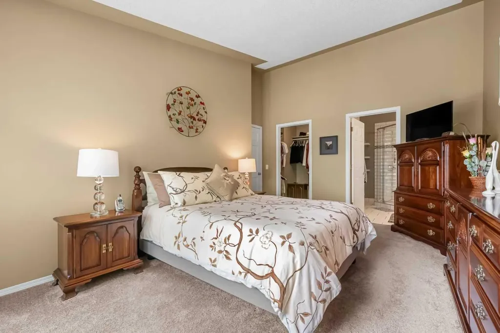 22 Mt Mckenzie Villas SE Calgary AB T2Z 2P9