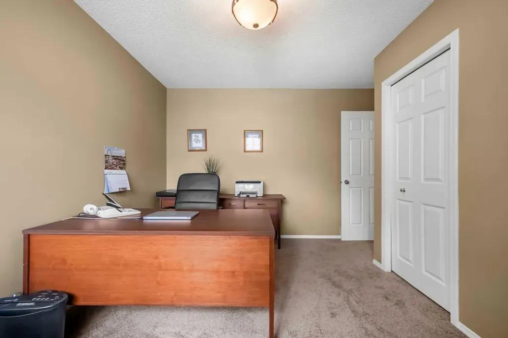 22 Mt Mckenzie Villas SE Calgary AB T2Z 2P9