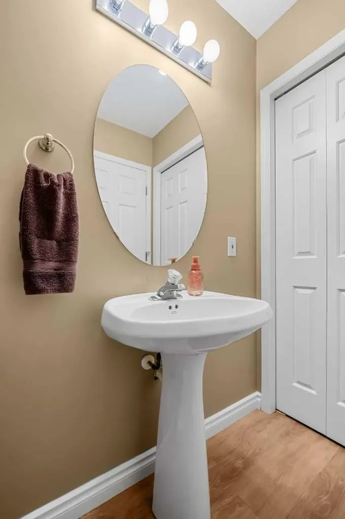 22 Mt Mckenzie Villas SE Calgary AB T2Z 2P9