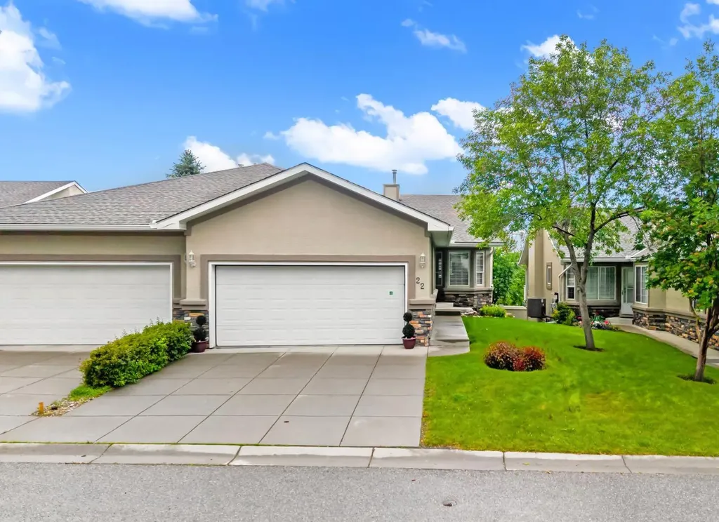 22 Mt Mckenzie Villas SE Calgary AB T2Z 2P9