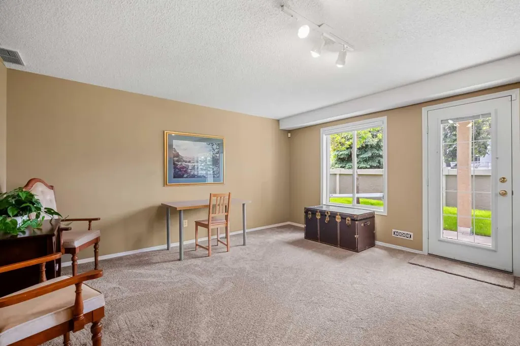 22 Mt Mckenzie Villas SE Calgary AB T2Z 2P9