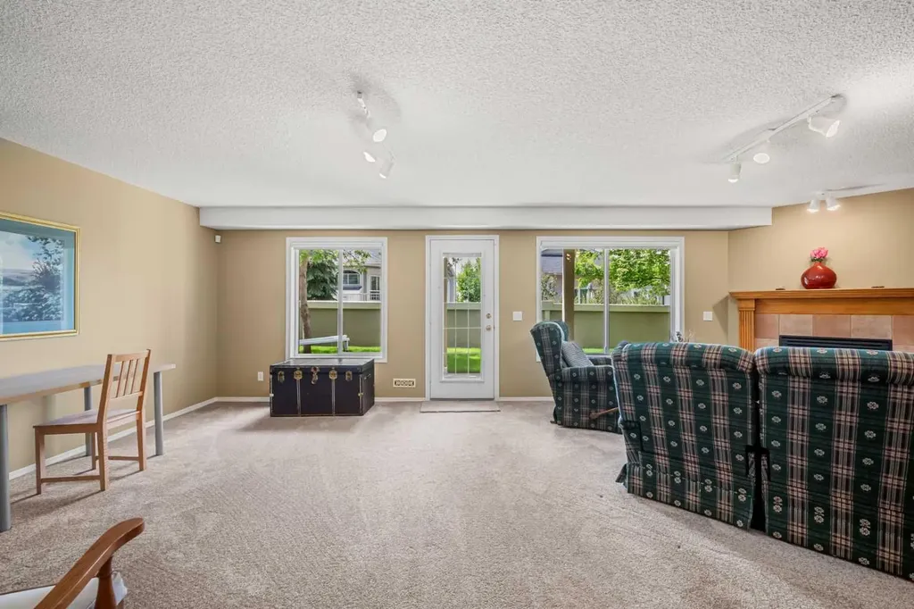 22 Mt Mckenzie Villas SE Calgary AB T2Z 2P9