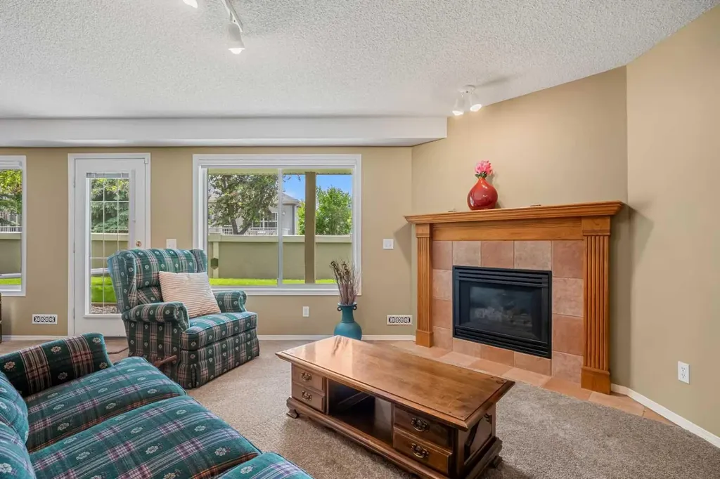 22 Mt Mckenzie Villas SE Calgary AB T2Z 2P9