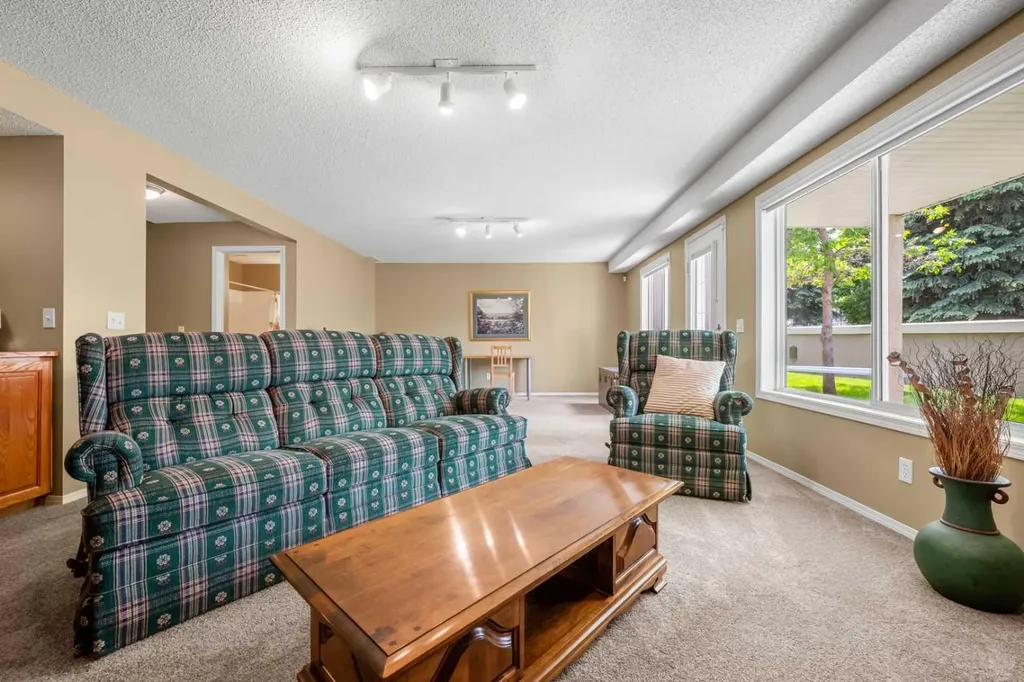 22 Mt Mckenzie Villas SE Calgary AB T2Z 2P9