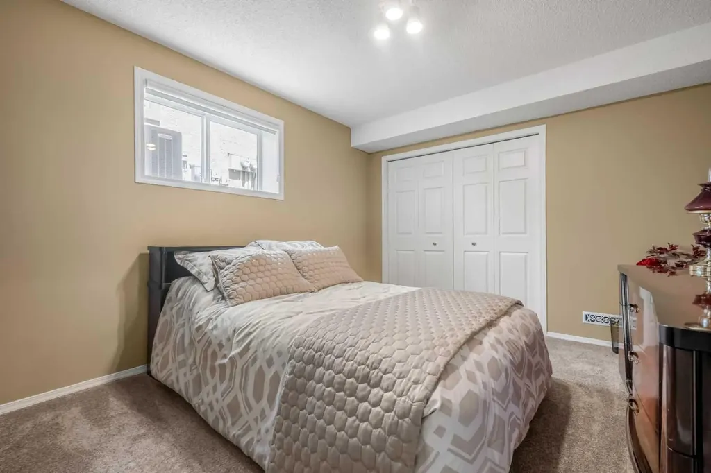 22 Mt Mckenzie Villas SE Calgary AB T2Z 2P9