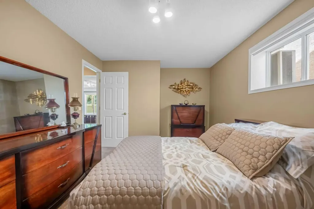 22 Mt Mckenzie Villas SE Calgary AB T2Z 2P9