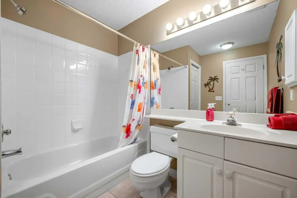 22 Mt Mckenzie Villas SE Calgary AB T2Z 2P9