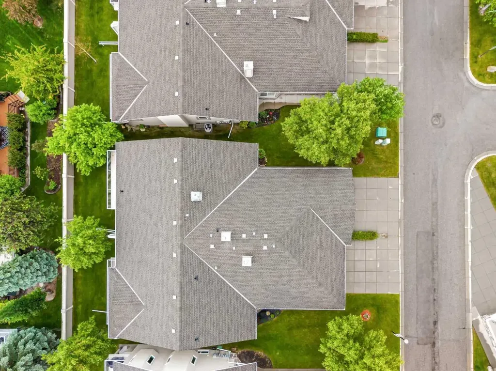 22 Mt Mckenzie Villas SE Calgary AB T2Z 2P9