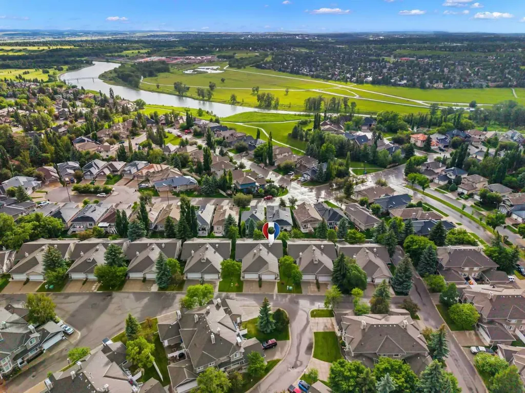 22 Mt Mckenzie Villas SE Calgary AB T2Z 2P9