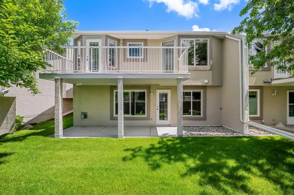 22 Mt Mckenzie Villas SE Calgary AB T2Z 2P9