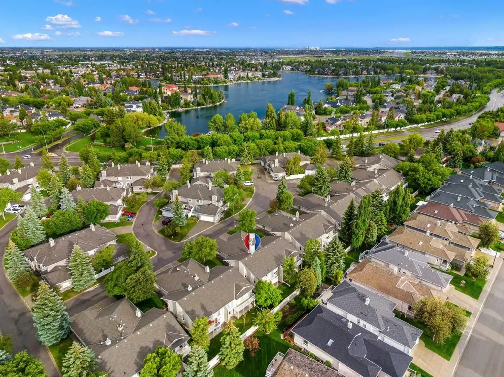22 Mt Mckenzie Villas SE Calgary AB T2Z 2P9