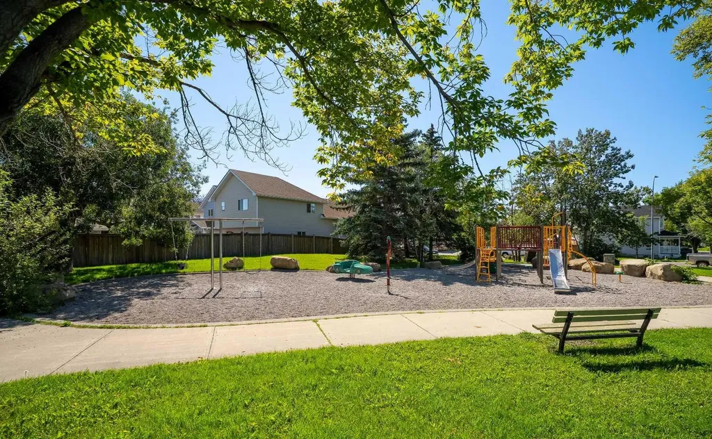 22 Mt Mckenzie Villas SE Calgary AB T2Z 2P9