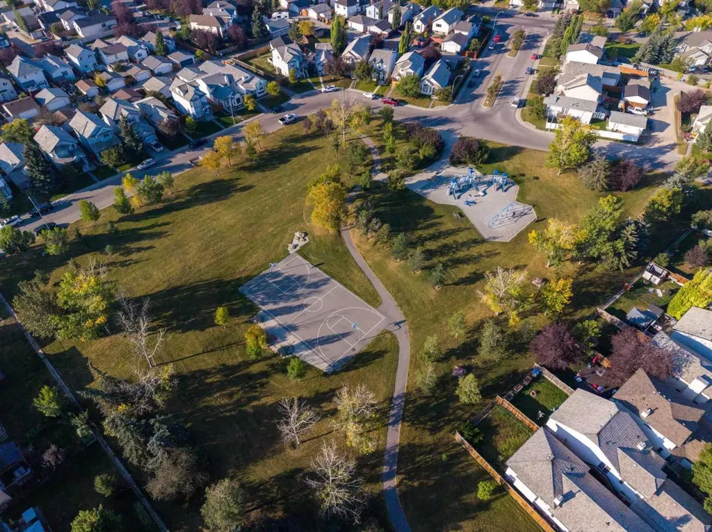 22 Mt Mckenzie Villas SE Calgary AB T2Z 2P9