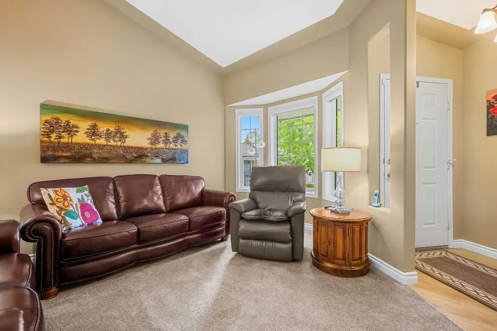 22 Mt Mckenzie Villas SE Calgary AB T2Z 2P9