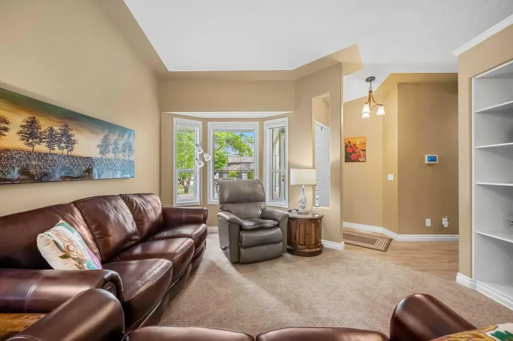 22 Mt Mckenzie Villas SE Calgary AB T2Z 2P9
