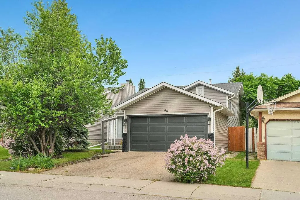 45 Shawinigan Road SW Calgary AB T2Y 2V6