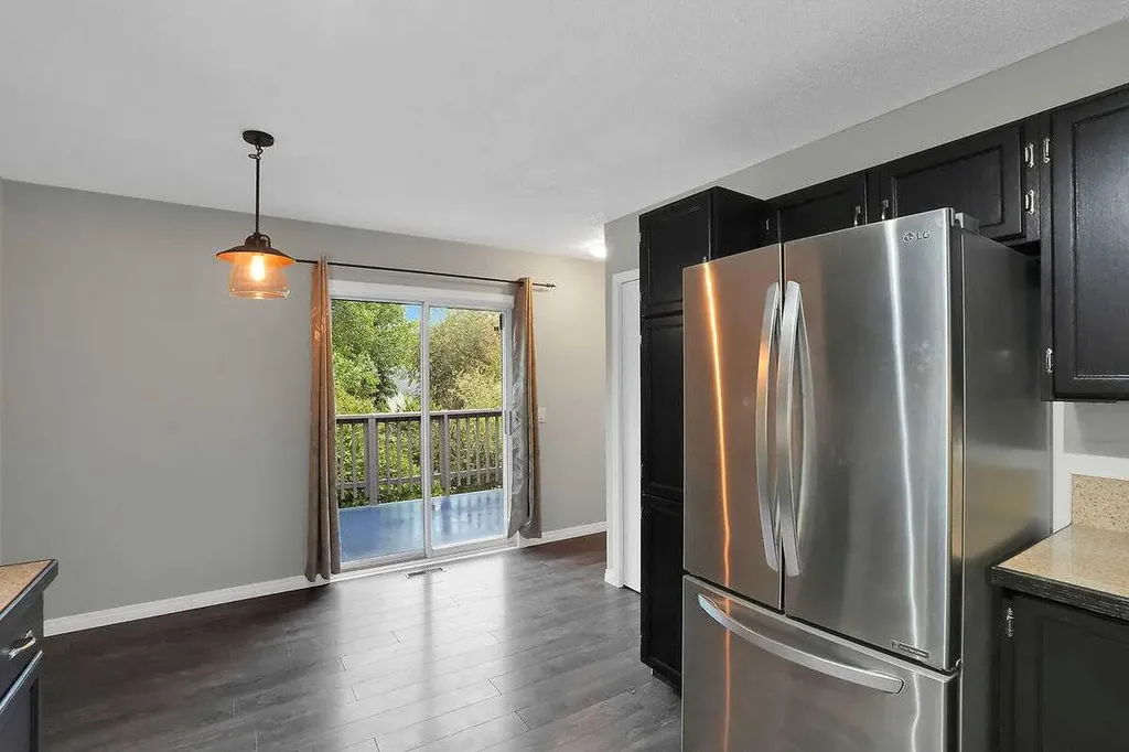 45 Shawinigan Road SW Calgary AB T2Y 2V6