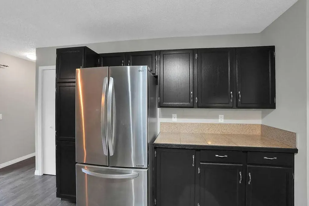 45 Shawinigan Road SW Calgary AB T2Y 2V6