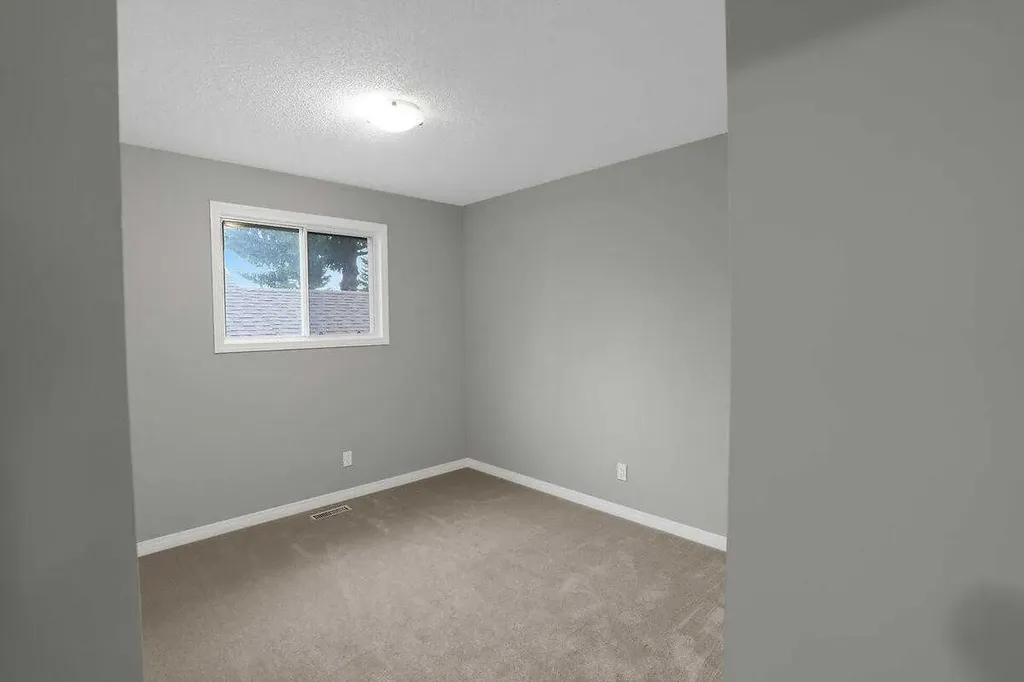 45 Shawinigan Road SW Calgary AB T2Y 2V6