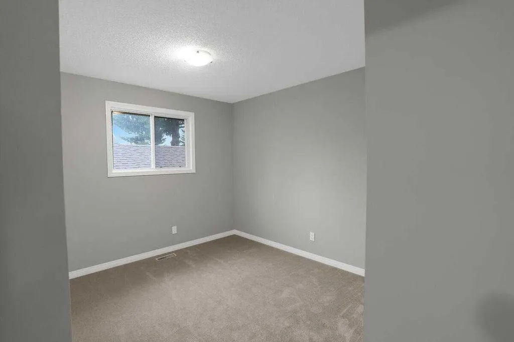 45 Shawinigan Road SW Calgary AB T2Y 2V6