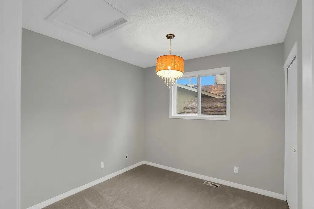 45 Shawinigan Road SW Calgary AB T2Y 2V6