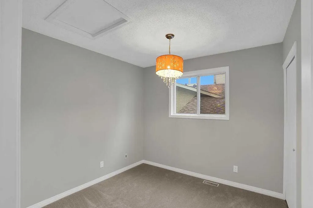 45 Shawinigan Road SW Calgary AB T2Y 2V6