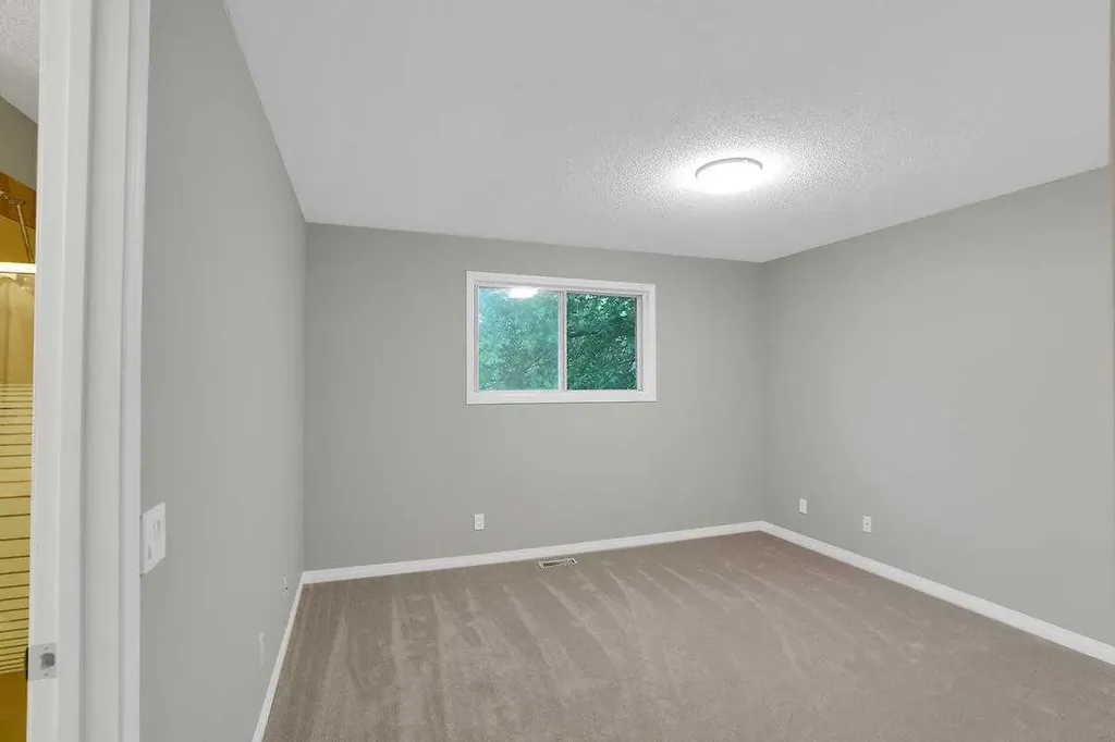 45 Shawinigan Road SW Calgary AB T2Y 2V6