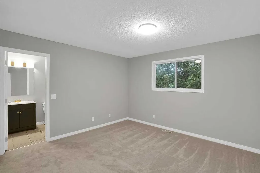 45 Shawinigan Road SW Calgary AB T2Y 2V6