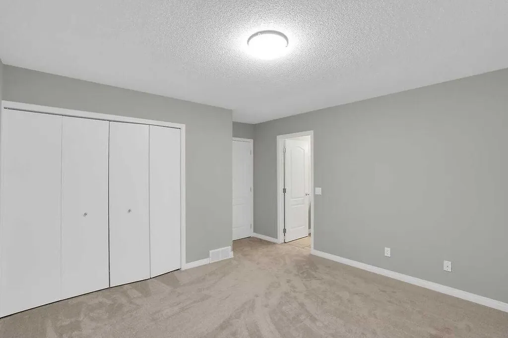 45 Shawinigan Road SW Calgary AB T2Y 2V6