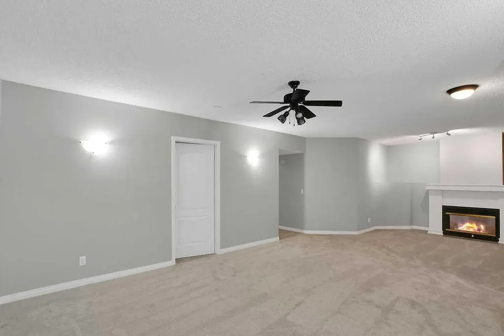 45 Shawinigan Road SW Calgary AB T2Y 2V6